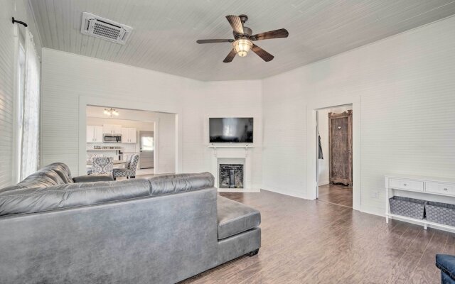Charming 100-year-old Home < 1 Mi to Downtown