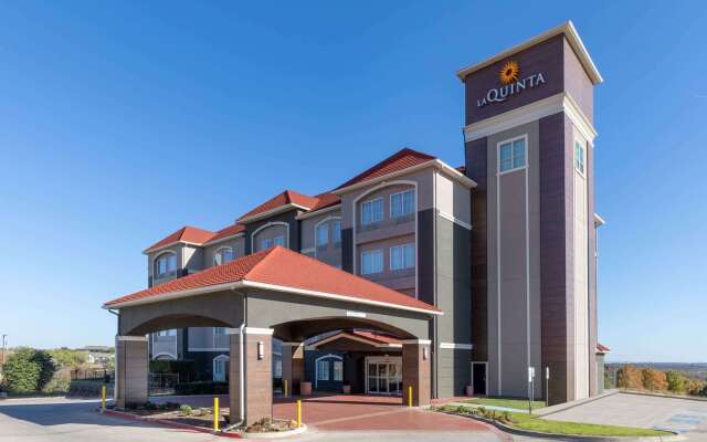 La Quinta Inn & Suites by Wyndham Fort Worth - Lake Worth