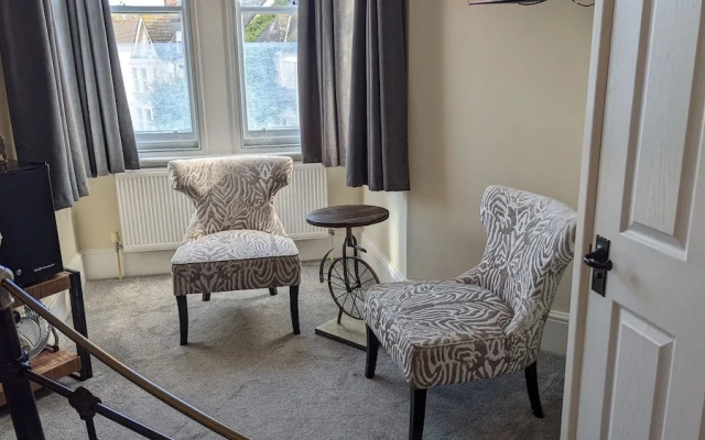 Oaklands Guest House