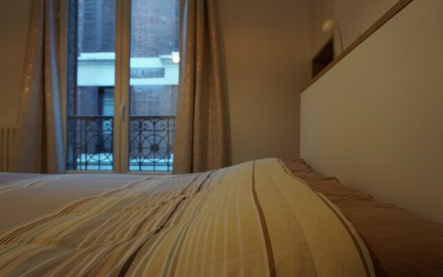 Rochechouart - 2 pièces - Paris 17