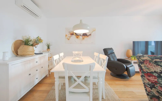 Benfica Prime Terrace II by Homing