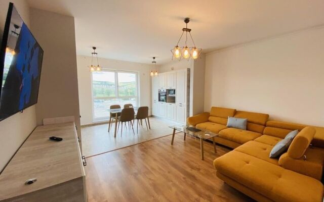 Deluxe Apartment with Balcony & Parking