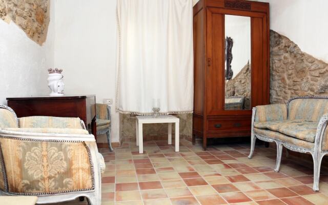 House With 2 Bedrooms in Niscemi, With Wonderful sea View and Enclosed