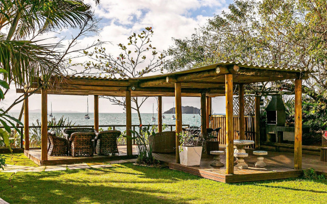 Apartamento pé na areia em Jurerê JBM202