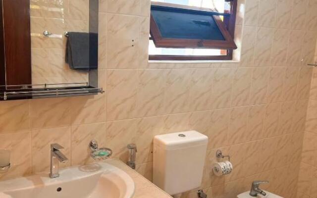 Hummus Hostel & Restaurant
