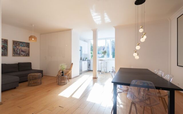 Liberty Penthouse Three-Bedroom Apartment - by LU Holidays