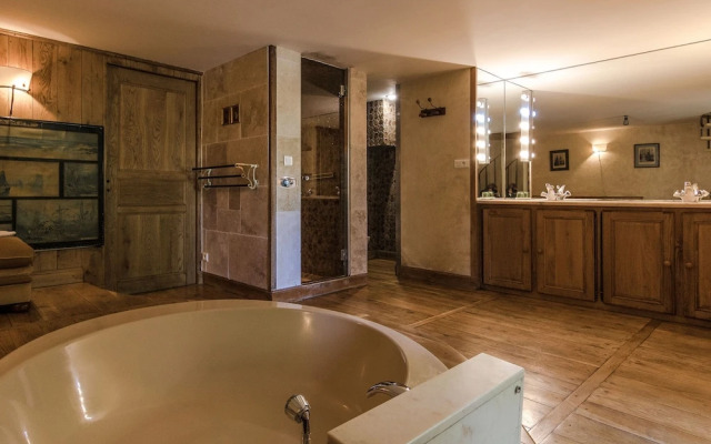 Ritzy Mansion in Sourzac With Tennis Court, Pool & Gym