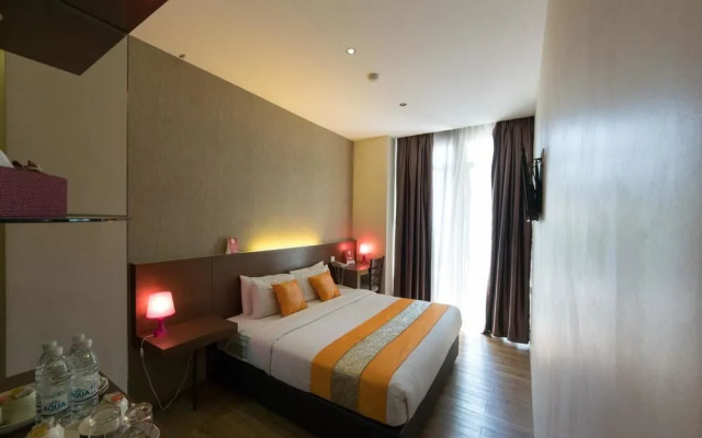 OYO 139 The Marque Hotel