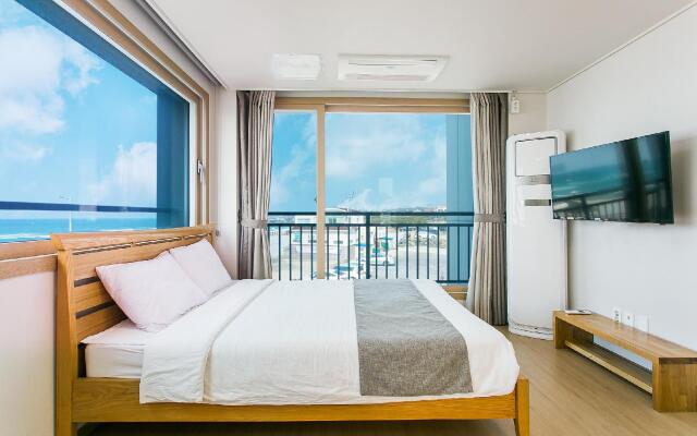 Jeju Kwakjigillgaon Pension