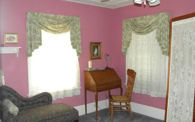 Somewhere Inn Time Bed & Breakfast