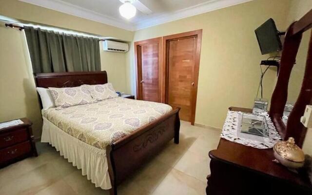 Spacious and Cozy apartment in the City