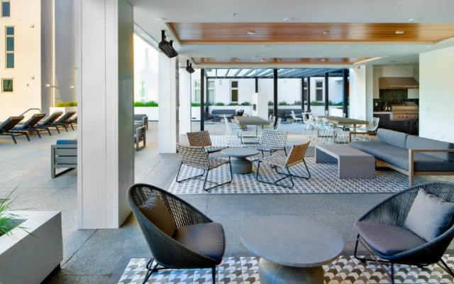 One Lux Stay at G8