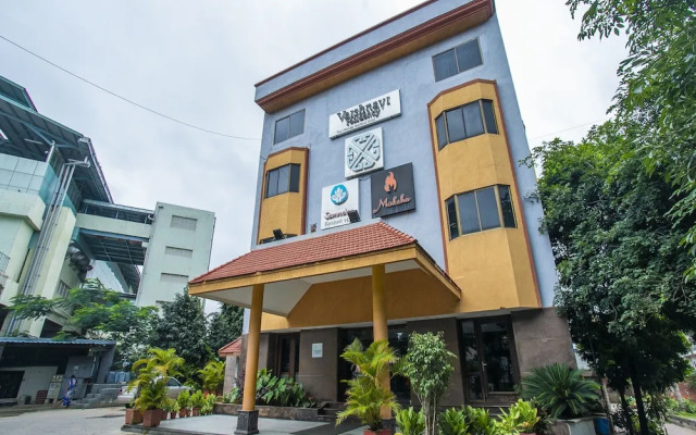 OYO 18762 Vaishnavi Residency