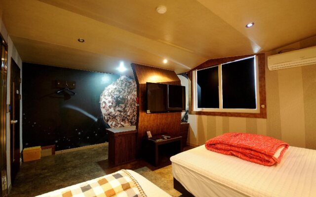 WOW Motel
