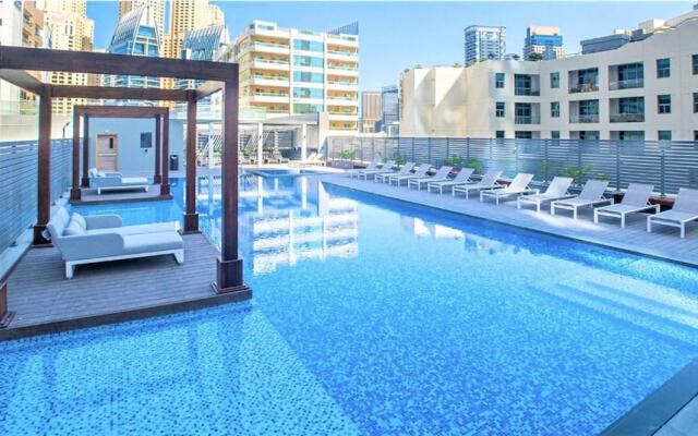 Stunning Apt Marina view with Balcony