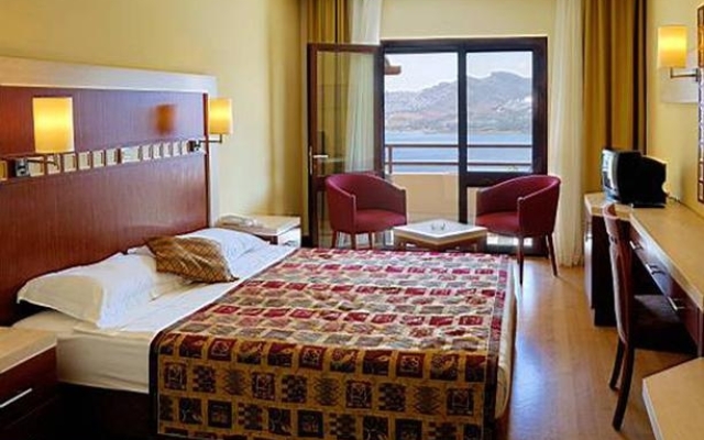 Green Beach Resort Hotel