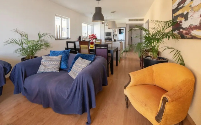 Charming Paint House Apartment in Pestana