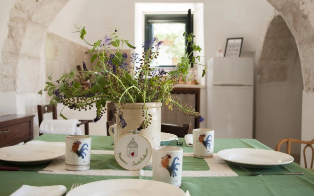 Trulli sul vignale in Masseria Santalachicca