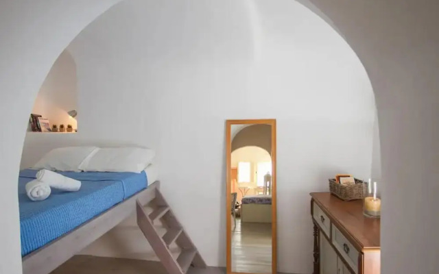 Luxury Cave and Oia Greece