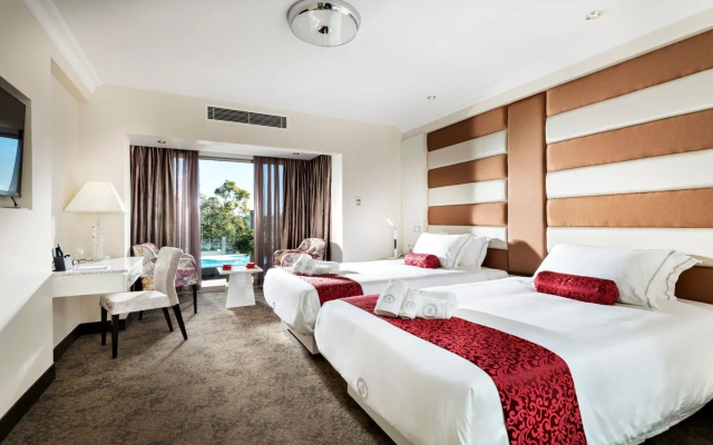 Swan River Hotel
