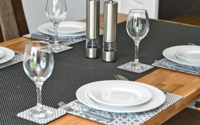 Cosy 3 bed with Parking- Family and Contractors