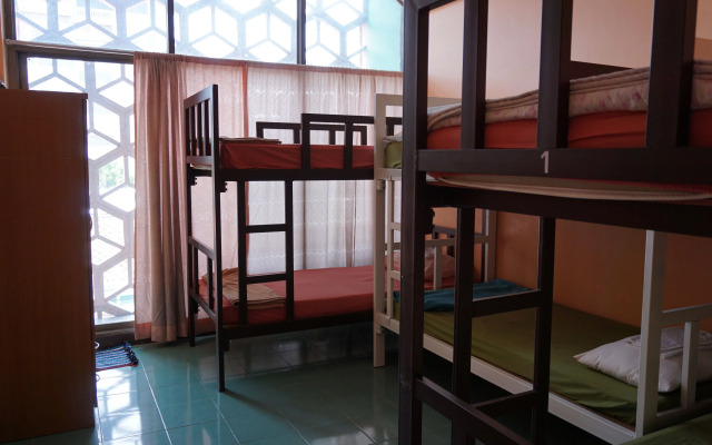 OYO 730 Meedee Hostel