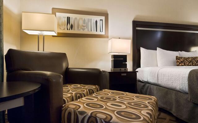 Best Western Plus Travel Hotel Toronto Airport