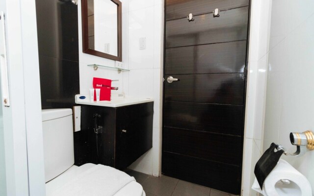 RedDoorz near Quezon City Circle