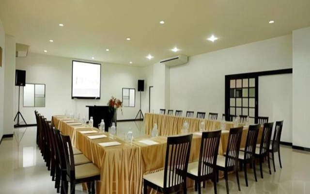 J - Town Serviced Apartments