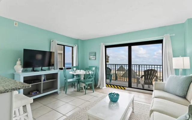 Updated Ocean Front Condo Aquamarine Suite 201