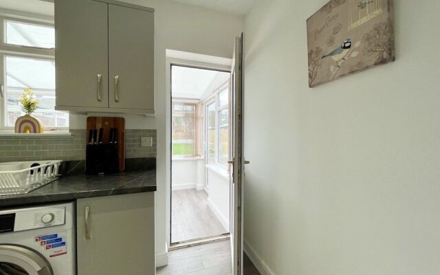 Worksop Newly Refurbished 3-bedroom House