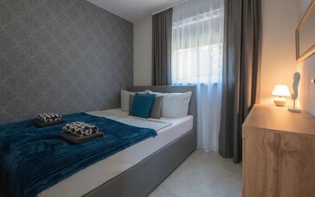 Laurus Tuli Evica in Tuli Evica