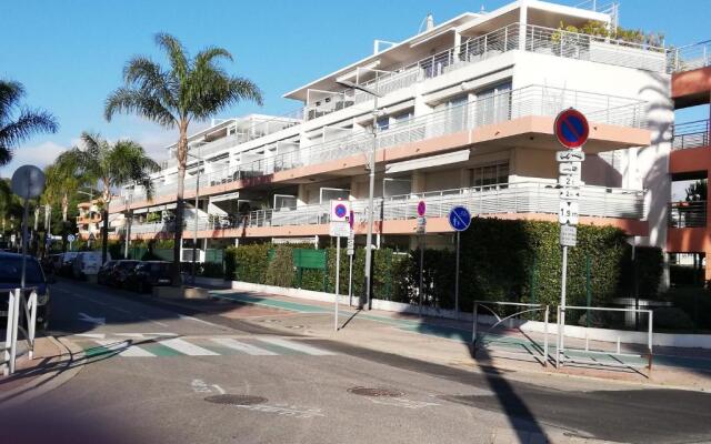 Appartement 2P et parking privé à 50m des plages.