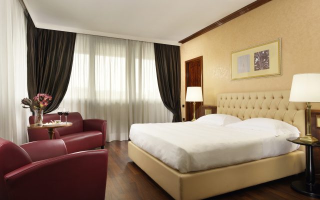 Отель UNAHOTELS Scandinavia Milano