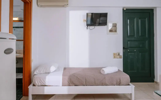 Dionysos Apartments and Studios