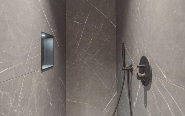 Piccola Como Lotus With 1 Bathrooms