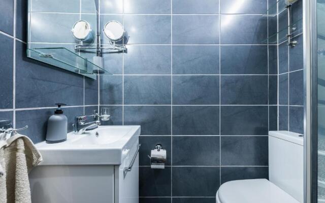 Amazing Apartment Pallini - Near Airport & Metro