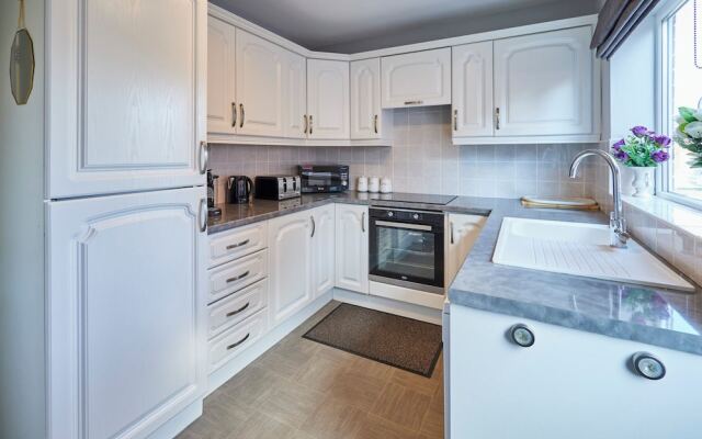 Host Stay White Rose