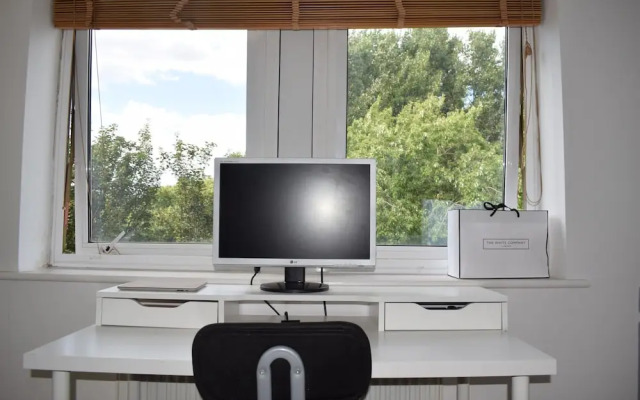 Spacious 1 Bedroom Apartment Overlooking Haggerston Park