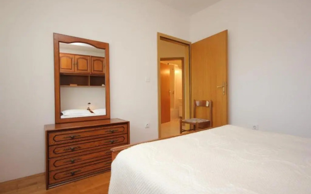 Apartment Vis 2470a