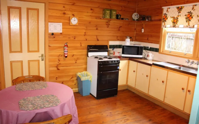 Ambrose Cottage Front Apt