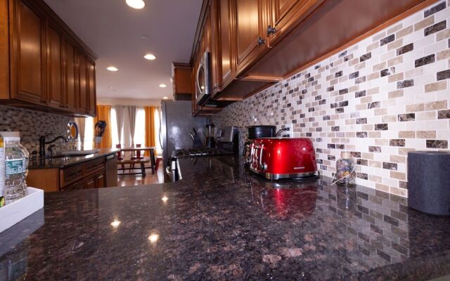 Yachtsman's Cove with 3-Levels