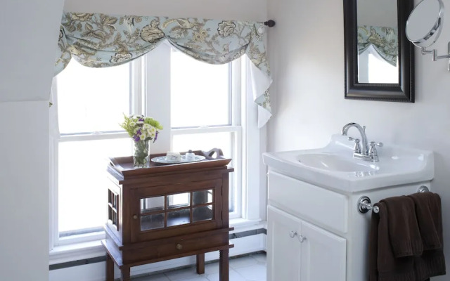 Brewster House Bed & Breakfast