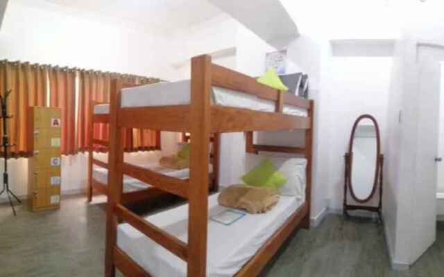 V - Rooms Hostel - Adults Only