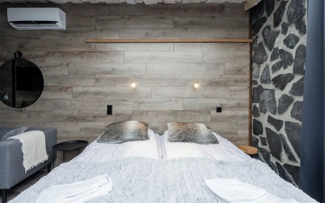 Private & Luminous Suite with lake views
