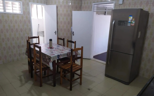 Espaçoso Apartamento na Praia do Futuro c/ 3 Qts.