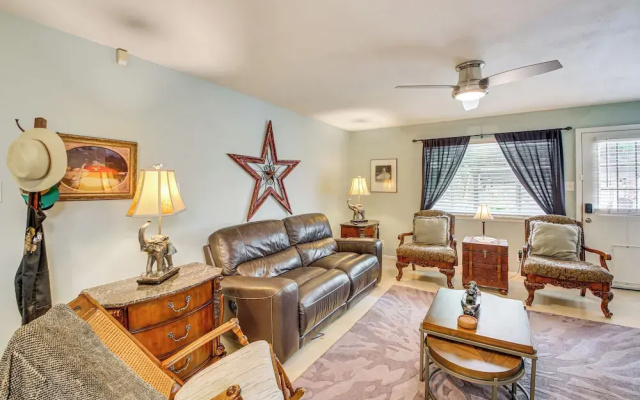 Walk to Bathhouse Row: Dog-friendly Home! - фото 2