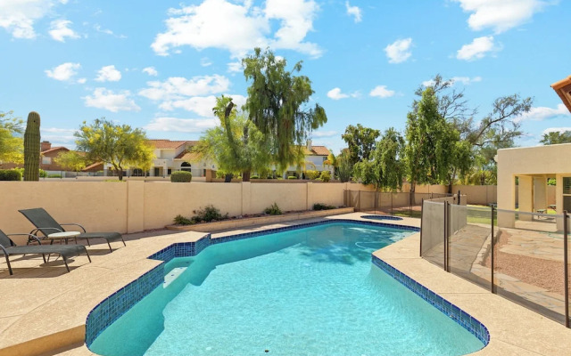 Red Mountain Retreat 5 BDR w/ Heated Pool!