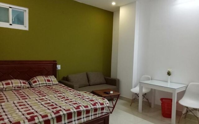 Smiley Apartment 8