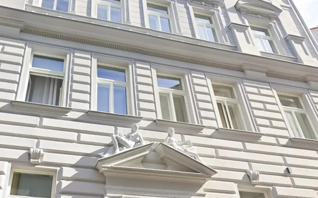 TurnKey Balcony Studio